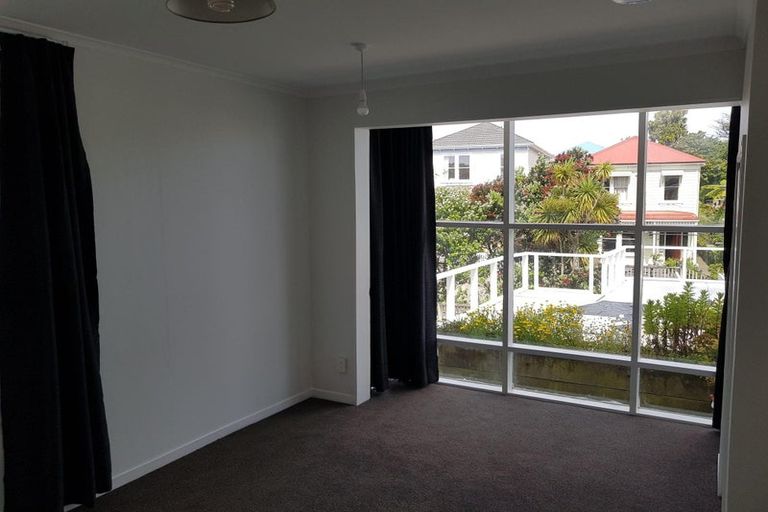 Photo of property in 34 Grove Road, Kelburn, Wellington, 6012