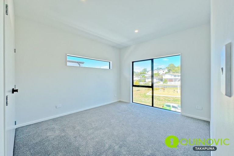 Photo of property in 7d Buisson Glade, West Harbour, Auckland, 0618