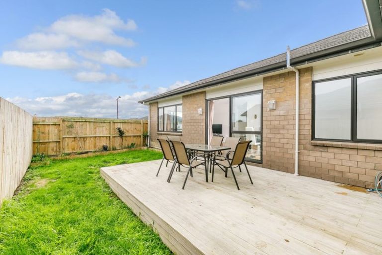 Photo of property in 5 Twin Parks Rise, Papakura, 2110