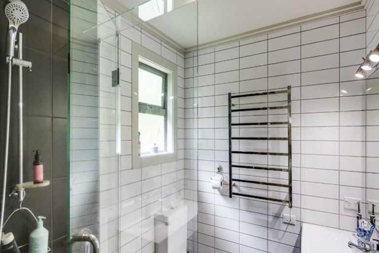 Photo of property in 49 Chaucer Road, Hospital Hill, Napier, 4110