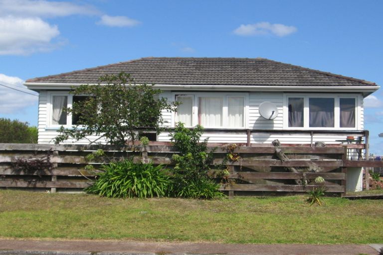 Photo of property in 2/26 Knights Road, Rothesay Bay, Auckland, 0630