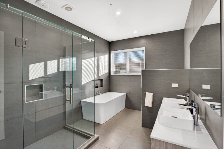 Photo of property in 73 Warman Road, Okura, Albany, 0792