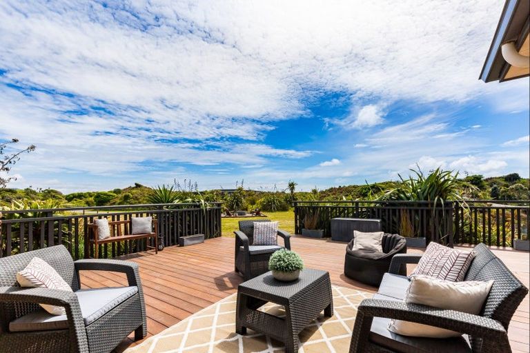 Photo of property in 37 Pingao Lane, Peka Peka, Waikanae, 5391