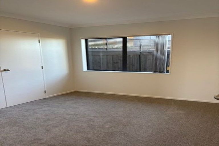 Photo of property in 65 Rising Parade, Fairview Heights, Auckland, 0632