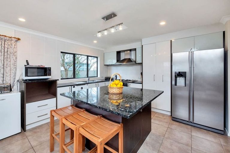 Photo of property in 62 Medallion Drive, Oteha, Auckland, 0632