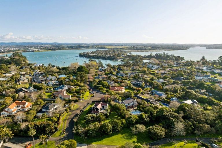 Photo of property in 16 Almond Grove, Greenhithe, Auckland, 0632