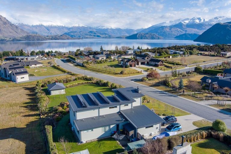 Photo of property in 28 Minaret Ridge, Wanaka, 9305