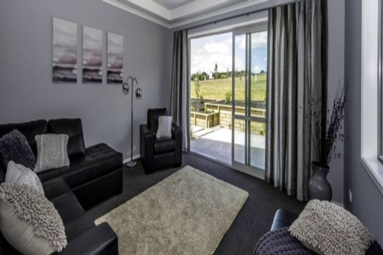 Photo of property in 23 Robert Might Road, Kumeu, 0810