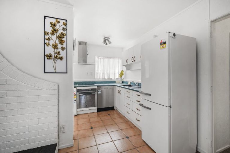 Photo of property in 100a Kawaha Point Road, Kawaha Point, Rotorua, 3010