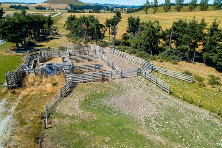 Photo of property in 67 Springs Road, Hornby, Christchurch, 8042