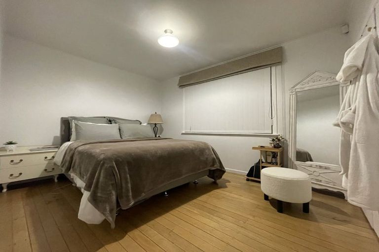 Photo of property in 47 Farquhar Road, Glendene, Auckland, 0602