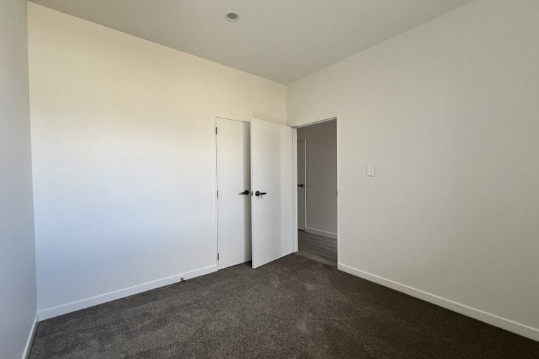 Photo of property in 28 Neretva Avenue, Massey, Auckland, 0614