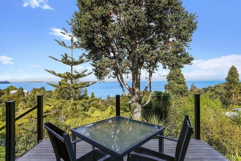 Photo of property in 27 Takahe Road, Titirangi, Auckland, 0604