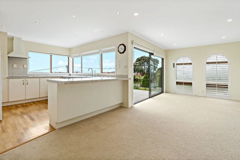Photo of property in 18 Folkestone Street, Murrays Bay, Auckland, 0630