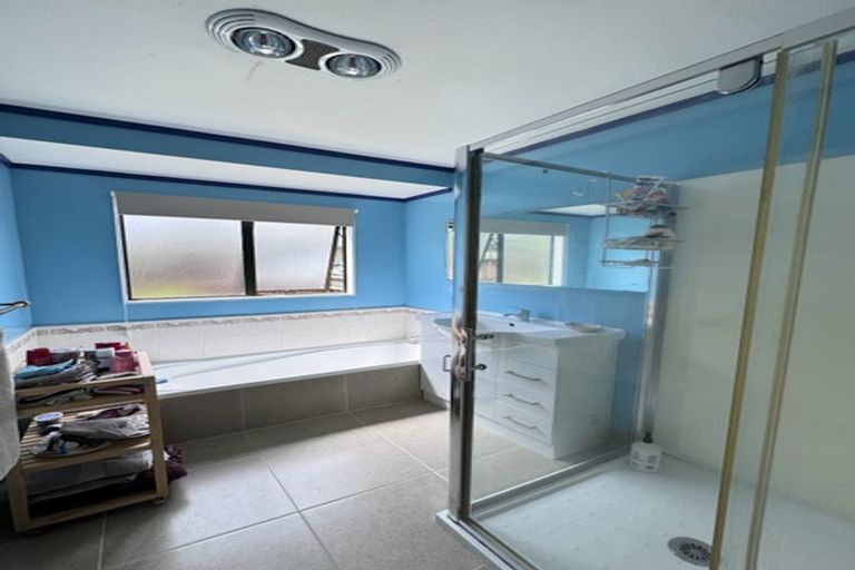 Photo of property in 6 Garcia Place, West Harbour, Auckland, 0618