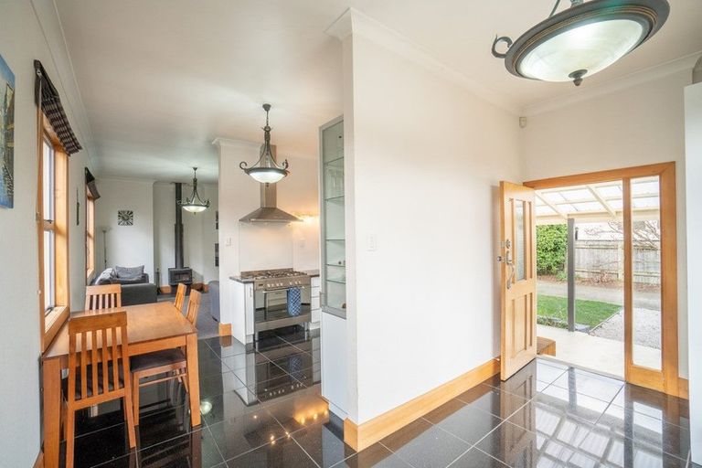 Photo of property in 18 Kingswood Street, Takaro, Palmerston North, 4412