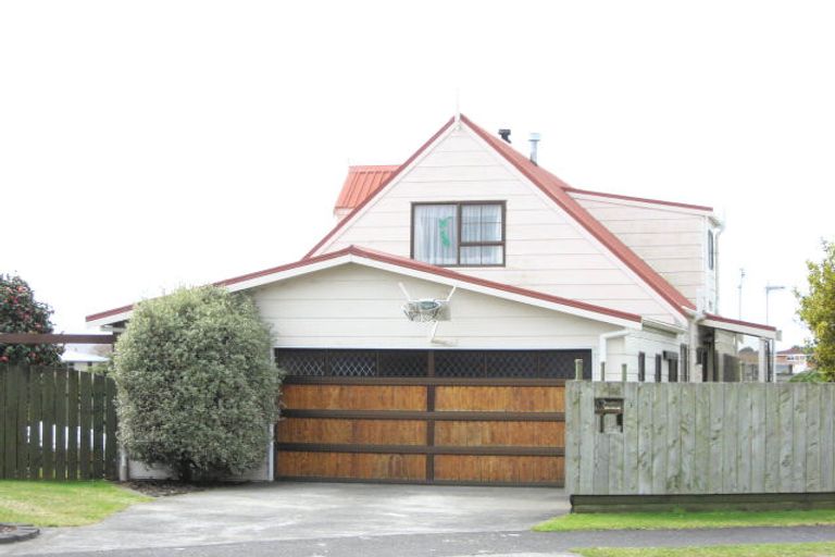 Photo of property in 46 Truby King Street, Merrilands, New Plymouth, 4312