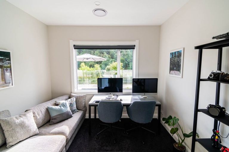 Photo of property in 16 Taruna Place, Havelock North, 4130