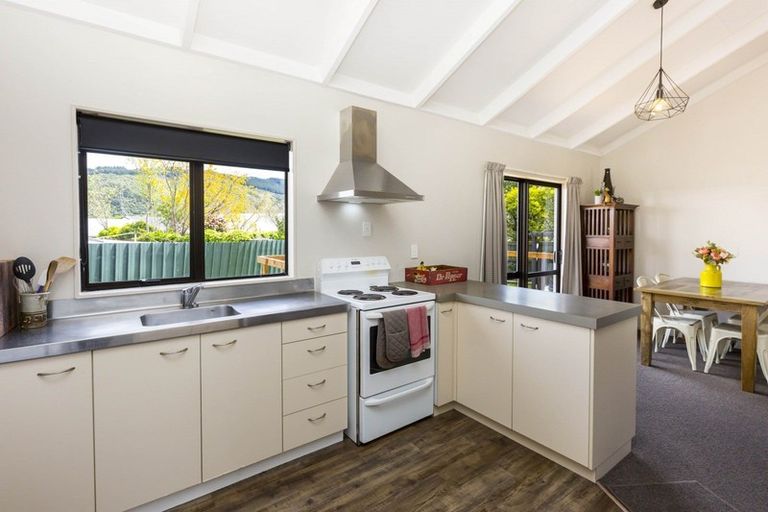 Photo of property in 7 Moonstone Grove, Birchville, Upper Hutt, 5018