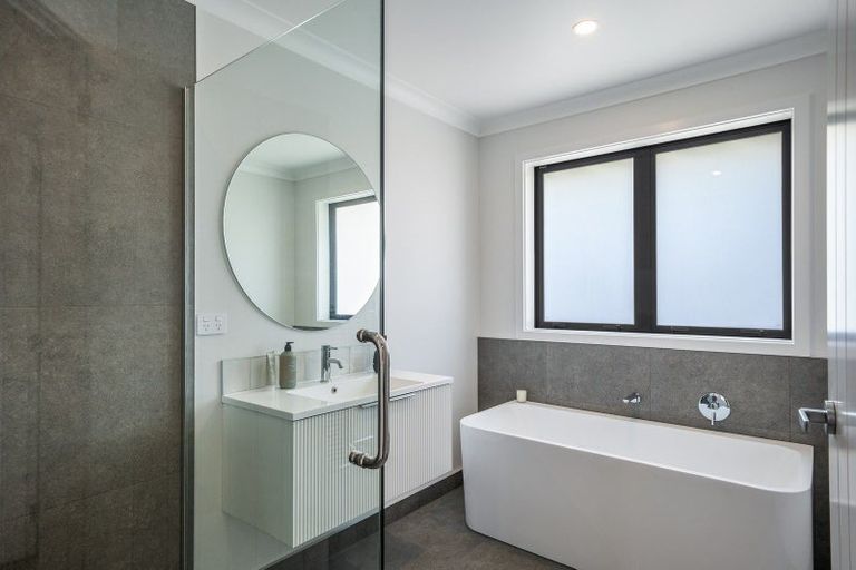 Photo of property in 28b Bartholomew Road, Levin, 5510