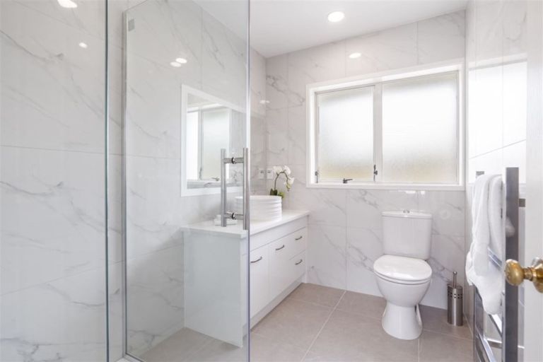 Photo of property in 9 Camerton Close, Northpark, Auckland, 2013