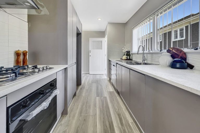 Photo of property in 17 Oxford Road, Manurewa, Auckland, 2102