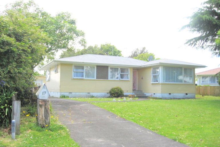 Photo of property in 19 Tairere Crescent, Rosehill, Papakura, 2113