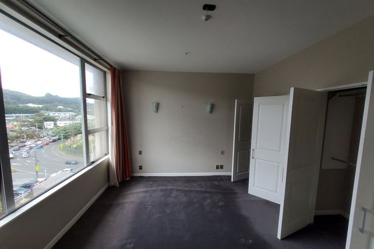 Photo of property in Grandstand Apartments, 38/80 Kent Terrace, Mount Victoria, Wellington, 6011