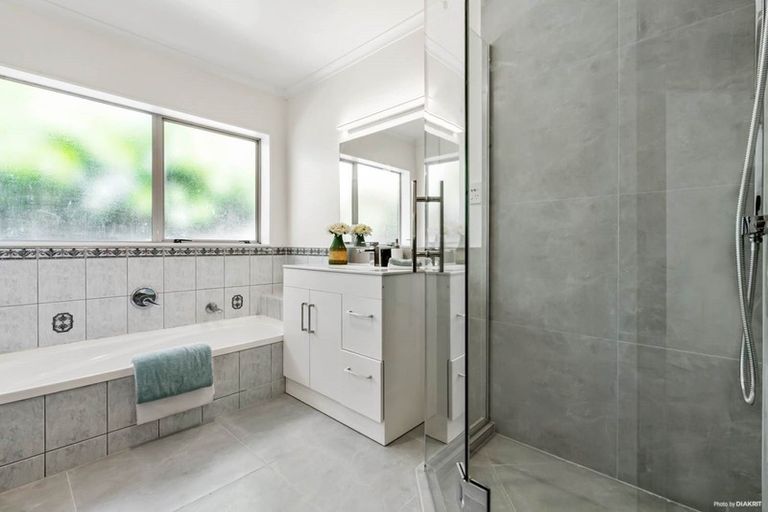 Photo of property in 11 Corfield Way, Burswood, Auckland, 2013