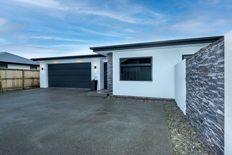Photo of property in 14 Blue Gum Place, New Brighton, Christchurch, 8083