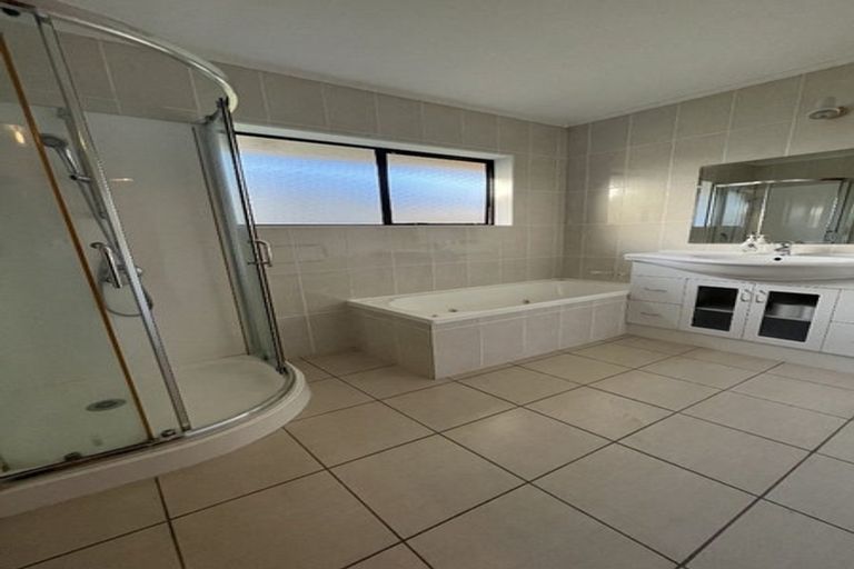 Photo of property in 2/1 Nelson Street, Papakura, 2110