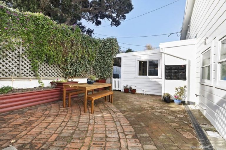 Photo of property in 7 Nevay Road, Miramar, Wellington, 6022