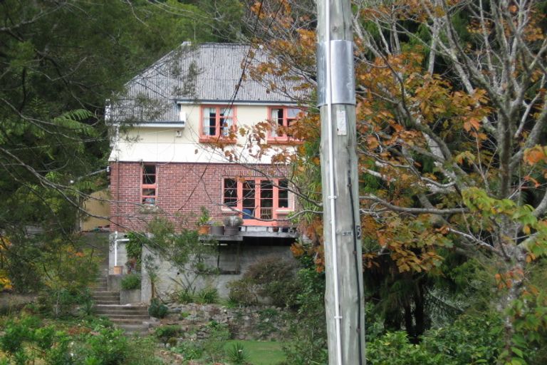 Photo of property in 117 Pinehaven Road, Pinehaven, Upper Hutt, 5019