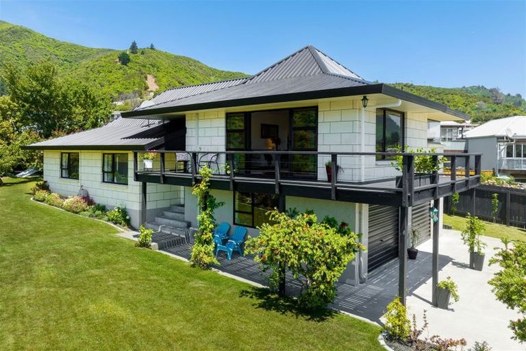 Photo of property in 108 Moana View Road, Waikawa, Picton, 7220