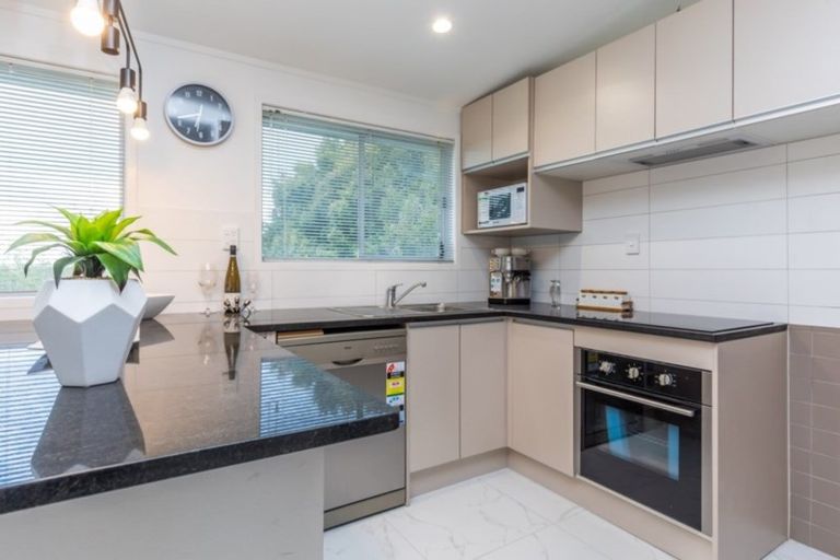 Photo of property in 7/66 Astley Avenue, New Lynn, Auckland, 0600