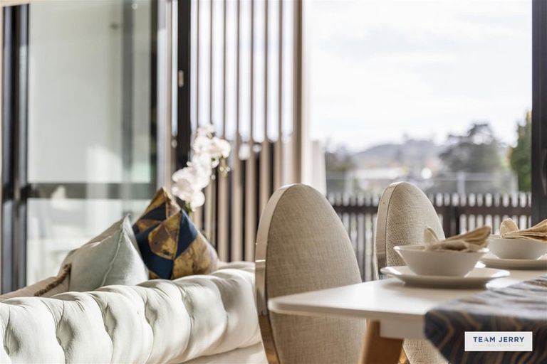 Photo of property in 2/1g Dishys Road, Flat Bush, Auckland, 2019