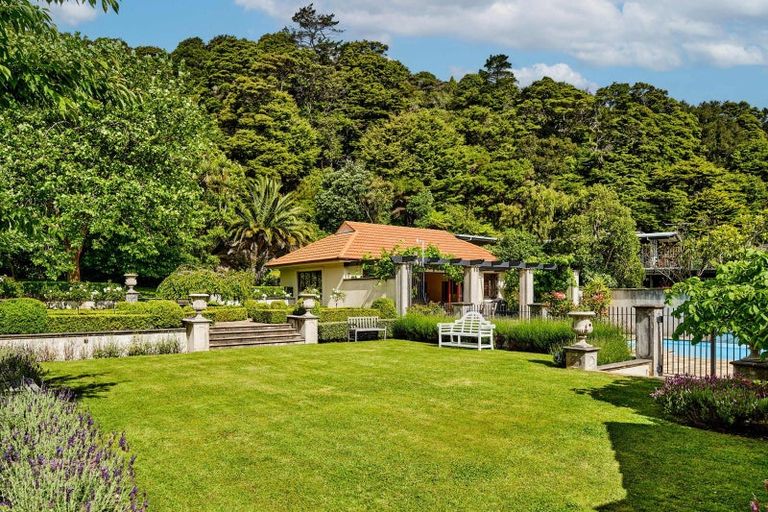 Photo of property in 60 Cheviot Road, Lowry Bay, Lower Hutt, 5013