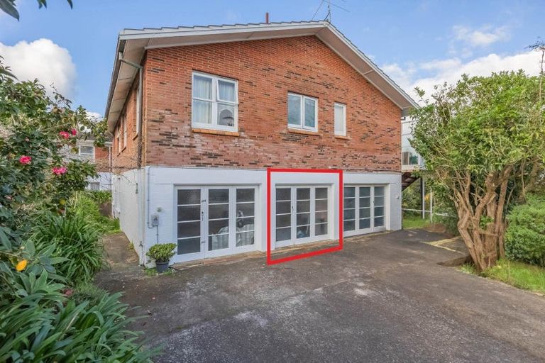 Photo of property in 2/18 Fowler Street, Northcote, Auckland, 0627