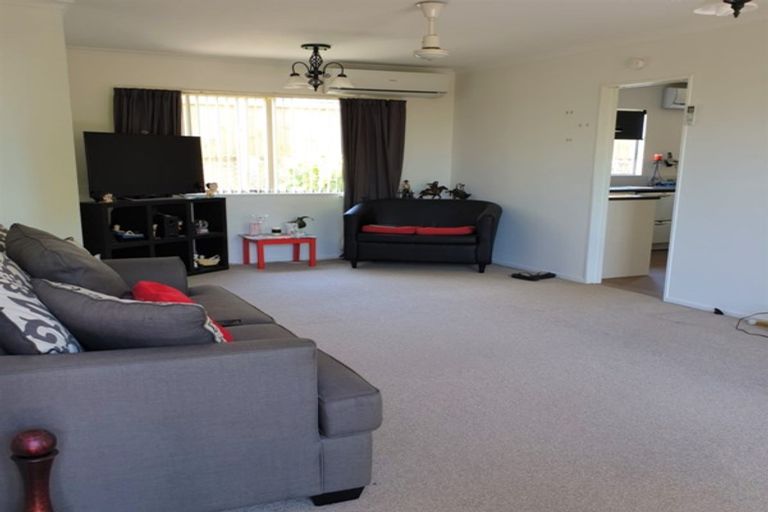 Photo of property in 11a Dawn Place, Waiuku, 2123