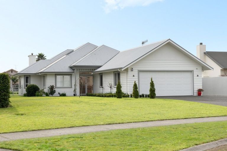 Photo of property in 18 Sovereign Drive, Papamoa Beach, Papamoa, 3118