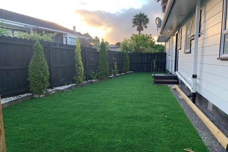 Photo of property in 8 Caribbean Drive, Unsworth Heights, Auckland, 0632