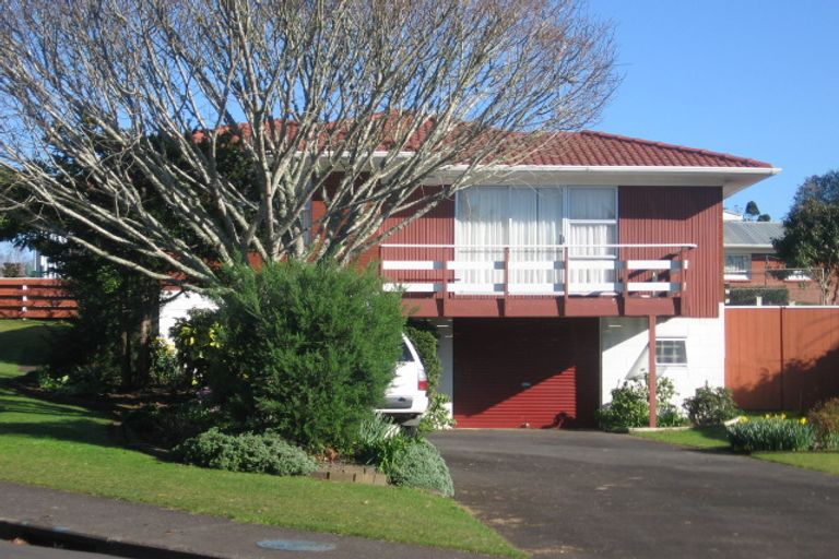 Photo of property in 4 Bellfield Road, Opaheke, Papakura, 2113