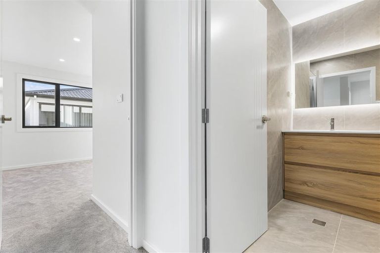 Photo of property in 11/25 Swanson Road, Henderson, Auckland, 0610