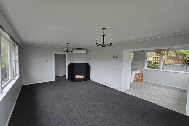 Photo of property in 6 Wyndham Road, Pinehaven, Upper Hutt, 5019