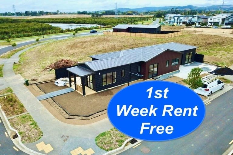 Photo of property in 13 Ngakau Road, Karaka, 2113