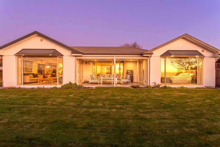 Photo of property in 2 Somerton Rise, Westmorland, Christchurch, 8025