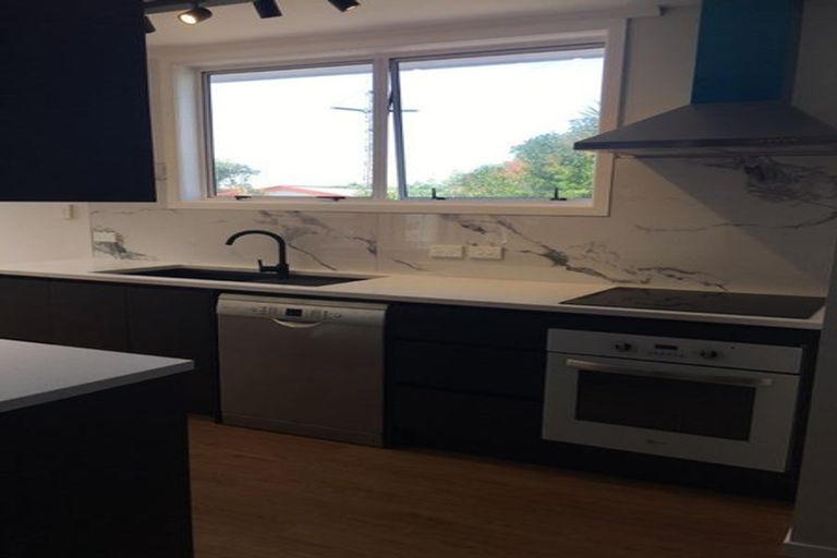 Photo of property in 1/22 Edgeworth Road, Glenfield, Auckland, 0629