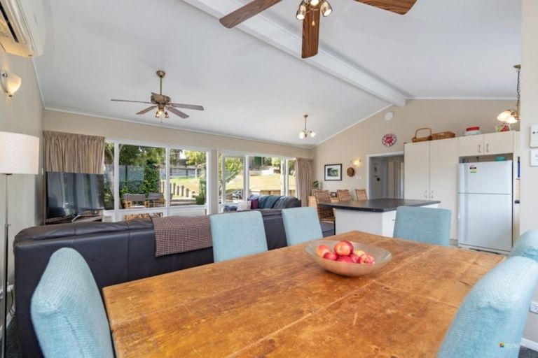 Photo of property in 19 Vista Crescent, Maoribank, Upper Hutt, 5018