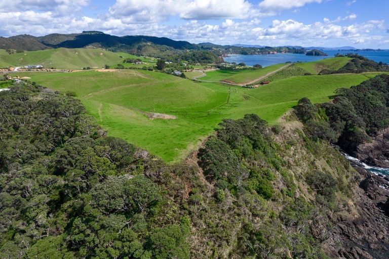 Photo of property in 118 Rockell Road, Whananaki, Hikurangi, 0181