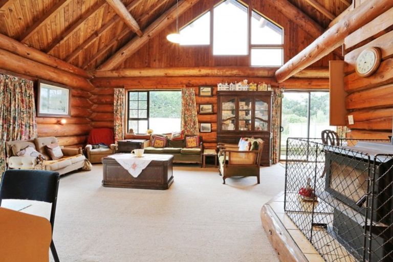 Photo of property in 15 Douglas Street, Winton, 9720